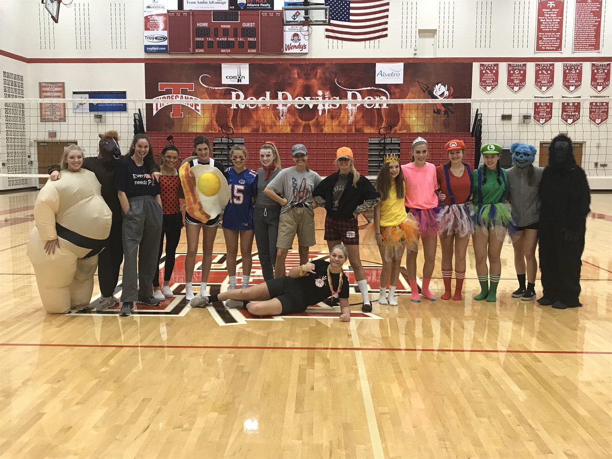 ⚫️ Happy Halloween & GAME DAY! ⚫️
• Come in your costumes and come with some 💥 energy💥 tonight as we take on Roger Bacon @ 8:00 at Butler! 
• No costume? BLACK OUT THE GYM! 
• Best 3 costumes get... CANDY! 👻
BE THERE 🔙🔛🔝🔜 #recordyear