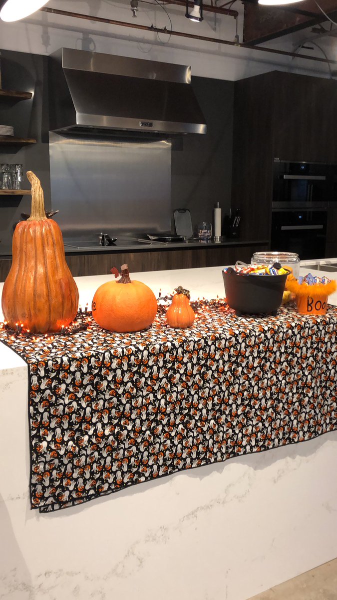 Our Vaughan Showroom is looking extra fa-boo-lous today! 🎃 Stop in to see it for yourself. #HappyHalloween