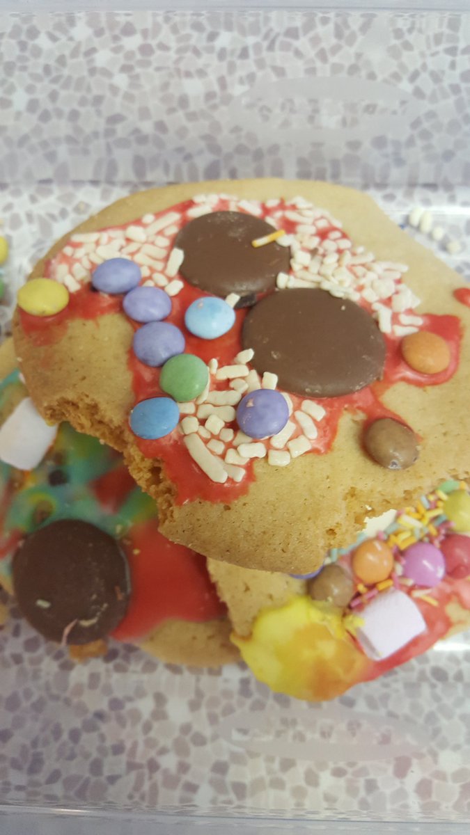 SNyfrs's tweet photo. Last night we recieved some delicious biscuits and a HUGE card made by the girls at Sherburn Rainbows and Brownies, to say thank you for their visit to our station. We were absolutely bowled over, the biscuits were heavenly and the card was fantastic! Thank you girls!! ❤ https://t.co/4K5OERSWzv