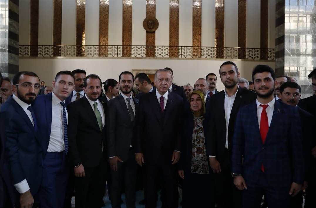 kurtulus_adnan's tweet image. "Allah senin için,senin kendin için seçtiğinden yukarıda bir şey seçmiştir." diyor İsmet Özel
Sayın Cumhurbaşkanımız ile biraraya gelmek, hasbihâl edebilmek, iltifatlarına mazhar olabilmek de bizim için bu sözün tercümesi olmuştur.
@eminogluenes @ibrahim_besinci @AvukatFatihKaya