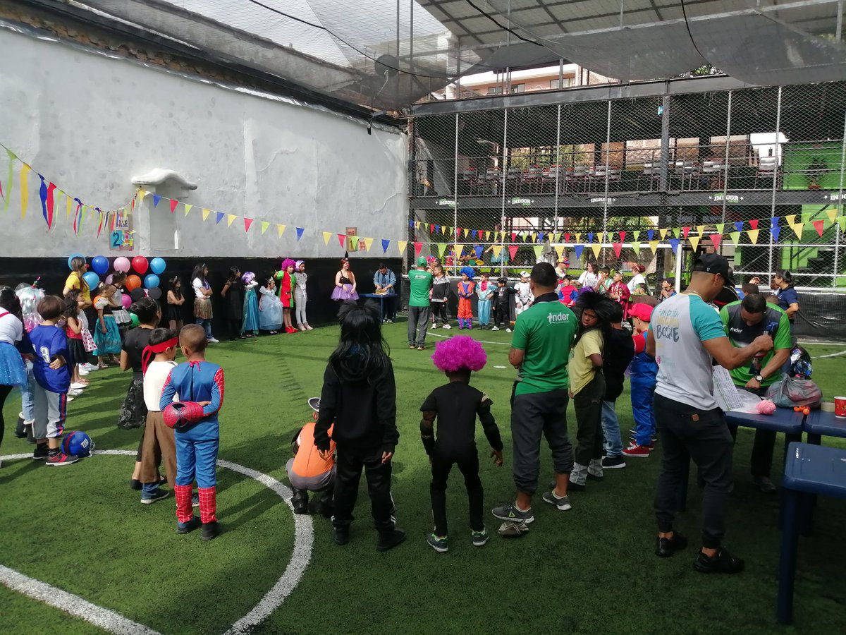 campoivan2's tweet photo. #Medellin calentando motores para la celebración del día de la dulzura, con nuestra población vulnerable. POBLACIÓN EN RIESGO SOCIAL, INDER CALLE 2019.@sebasgallego17 @duberAzapata @JKanoo @INDERMEDELLIN @AlcaldiadeMed https://t.co/JNnr5XDclP