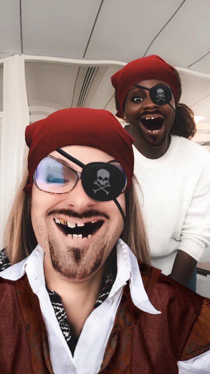 Quand c’est jeudi selfie et Halloween à l’agence 🎃🕸
#AZEO #team #jeudiselfie #Halloweenday #Azlloween