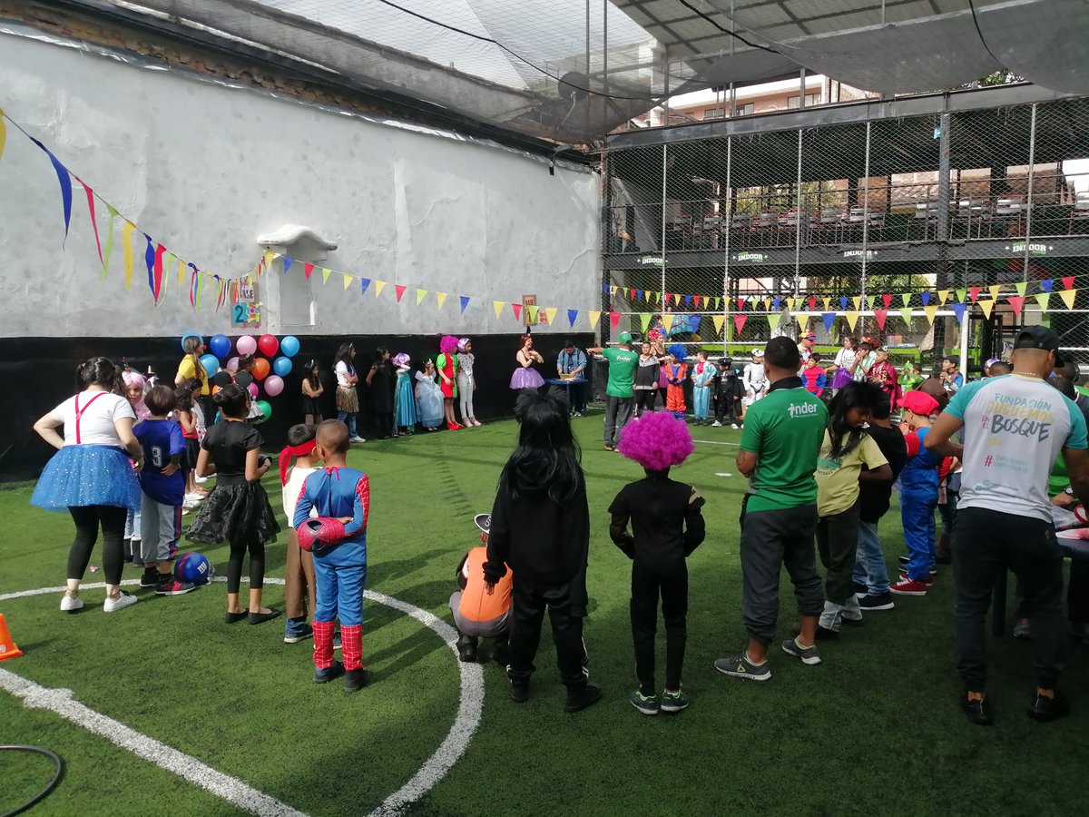 campoivan2's tweet photo. #Medellin calentando motores para la celebración del día de la dulzura, con nuestra población vulnerable. POBLACIÓN EN RIESGO SOCIAL, INDER CALLE 2019.@sebasgallego17 @duberAzapata @JKanoo @INDERMEDELLIN @AlcaldiadeMed https://t.co/JNnr5XDclP