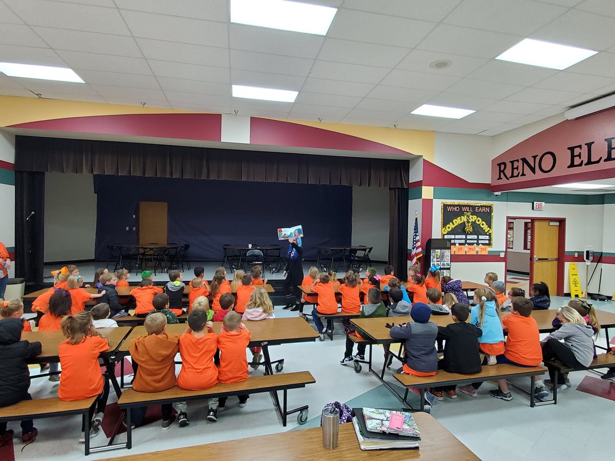 FinkErin's tweet photo. Reading with the Principal at the Greatest School on Earth!! @RenoElementary #readwiththeprincipal #halloweiner https://t.co/oxQvf7Vpn2
