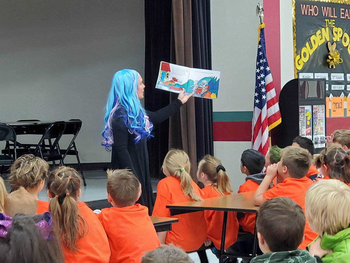 FinkErin's tweet photo. Reading with the Principal at the Greatest School on Earth!! @RenoElementary #readwiththeprincipal #halloweiner https://t.co/oxQvf7Vpn2