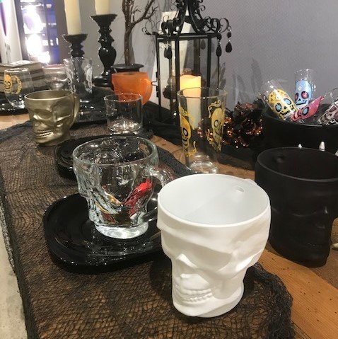 Arc_glass's tweet photo. The Arc Americas team 🇺🇸 had a jam packed first day at the New York Tabletop Show. There has been lots of exciting 2020 planning with our customers! 
#41Madison #TabletopNY https://t.co/RHddlg1af2
