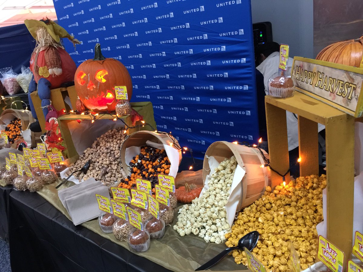 LStepanski23's tweet photo. ORD’s Halloween Fun!  Super cool pumpkins for our contest!  @weareunited @mcgrath_jonna @MikeHannaUAL @LindaHelto https://t.co/yJpo0CiU6Q