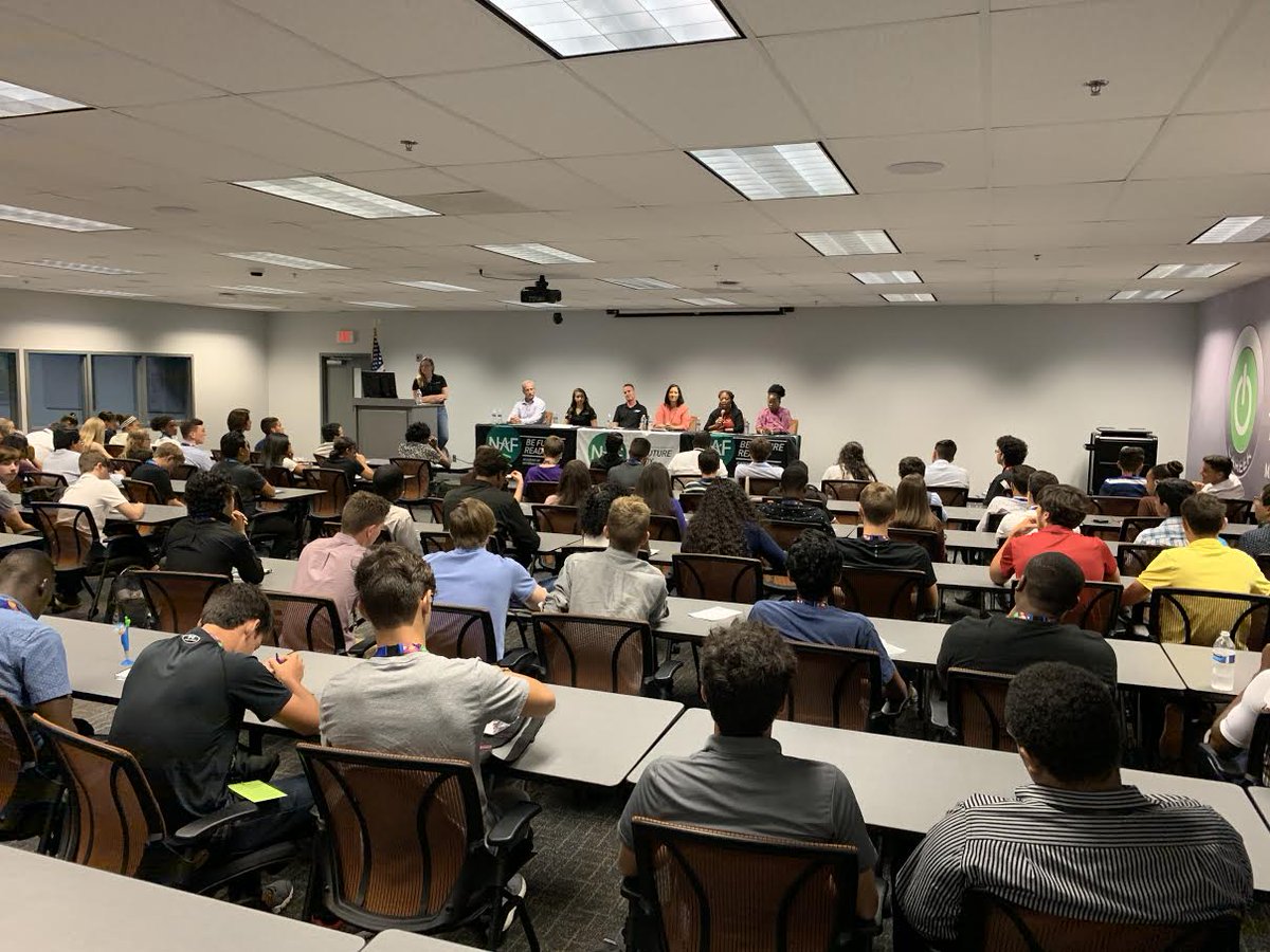 CentralNaf's tweet photo. More than 300 #NAF academy of engineering and information technology students from #OCPS, #SCPS and #SDOC had the opportunity to interact with professionals from the Central Florida area learning about local career opportunities in engineering and IT. Thank you everyone! https://t.co/bxejK5m5Up