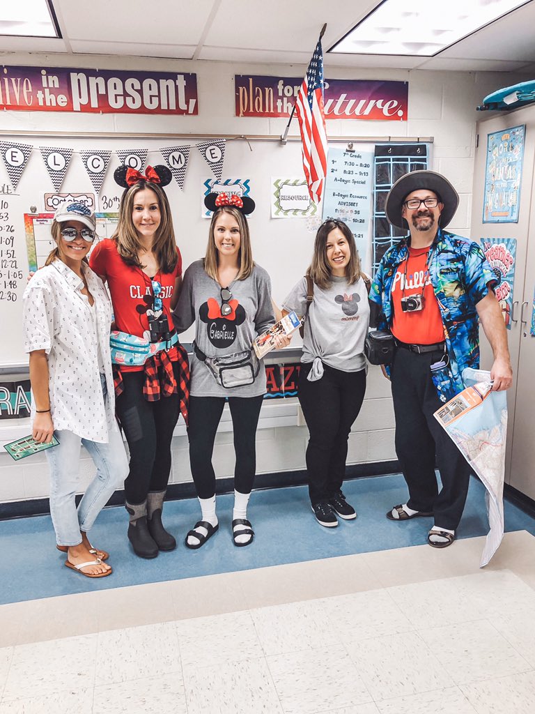 g_feliciani's tweet photo. Itβs a tourist takeover! πΊππΈ@CBLenapeMS #explorerteam #halloween2019 https://t.co/sQWk38Piu7