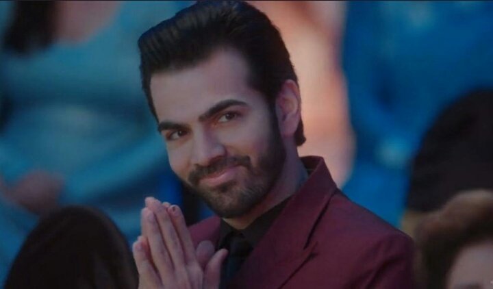 MyselfMaAali's tweet photo. #DrRohit's transformation before
Marrying #Sonakshi
#KahaanHumKahaanTum
#KHKTHits100 https://t.co/r8567ea2Js