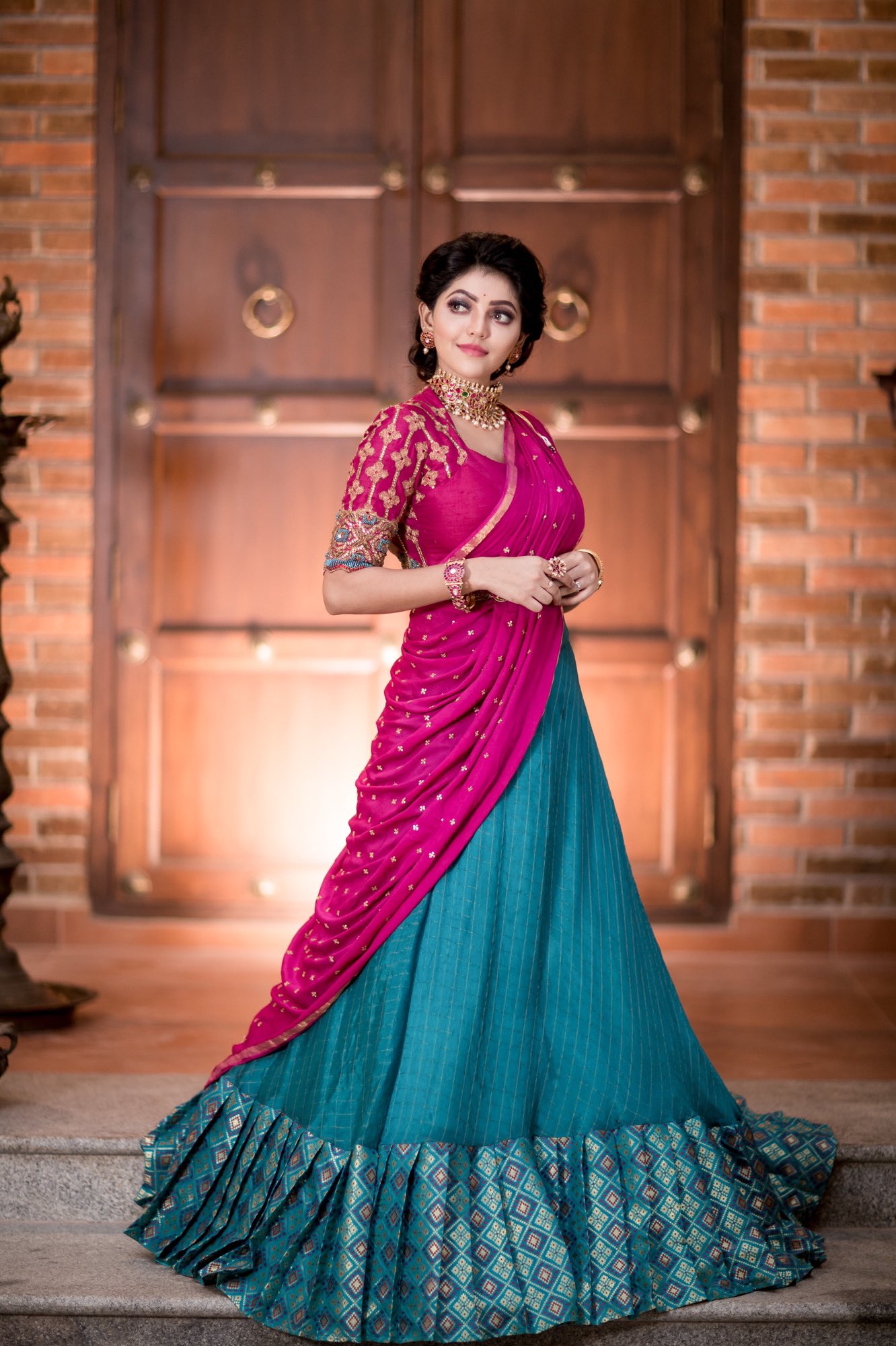 Sexy Actress Athulya Ravi, Tamil Aunty Hot Collections