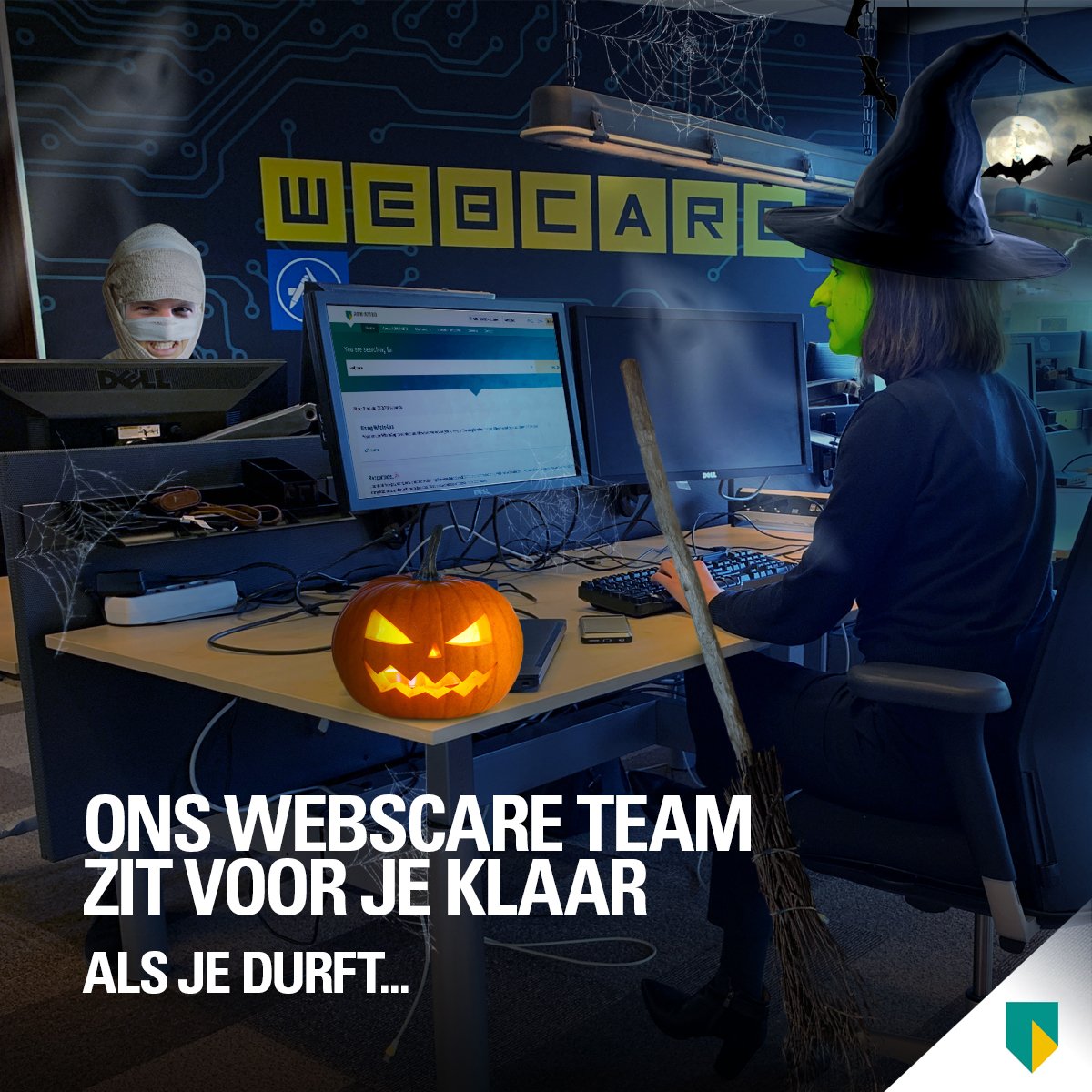 Trick or Tweet! We zijn 24/7 bereikbaar voor alle bankzaken die door je hoofd spoken. 👻