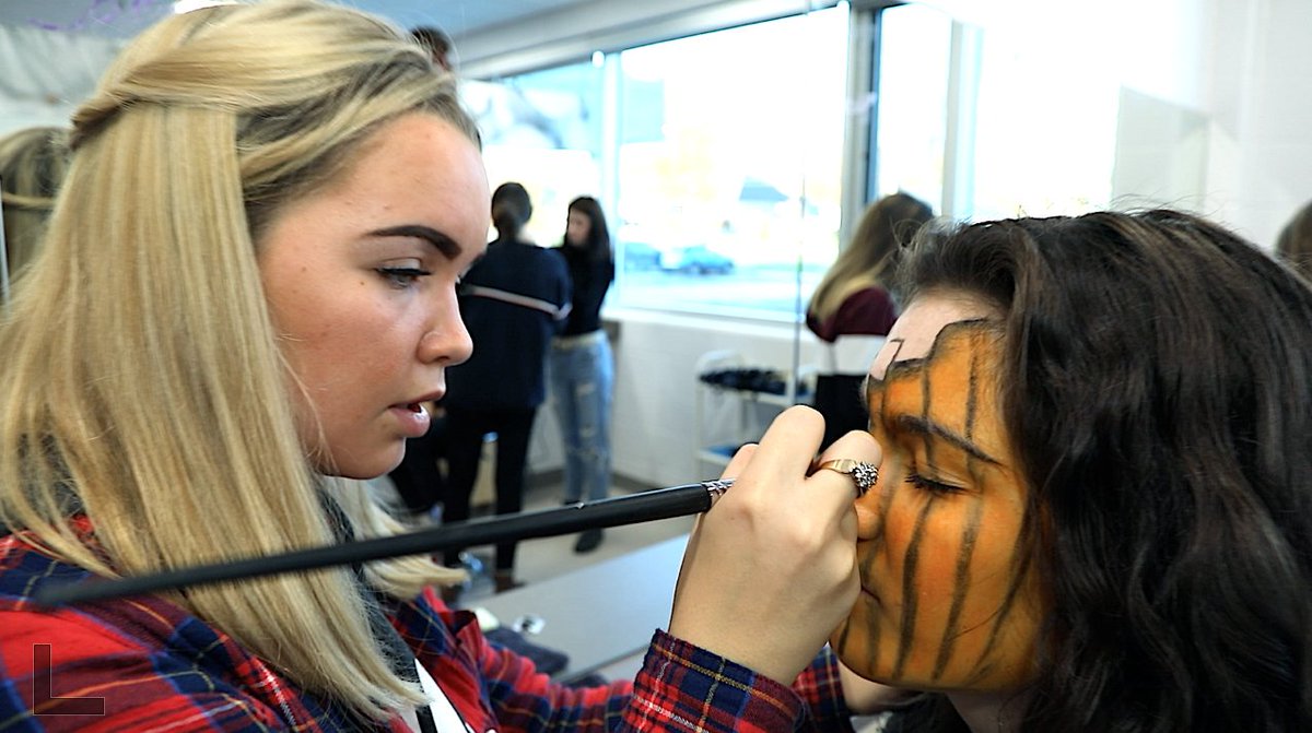 SCDSB_Schools's tweet image. SCDSB staff!📢 This week&apos;s #SCDSBScoop is now live! In episode 9 we head to Georgian Bay District SS, where innovative technology programs help bring the Halloween spirit to life! 🎃👻 @Millar_GBDSS 

📽️Watch today&apos;s episode now:
bit.ly/2WvPDXq