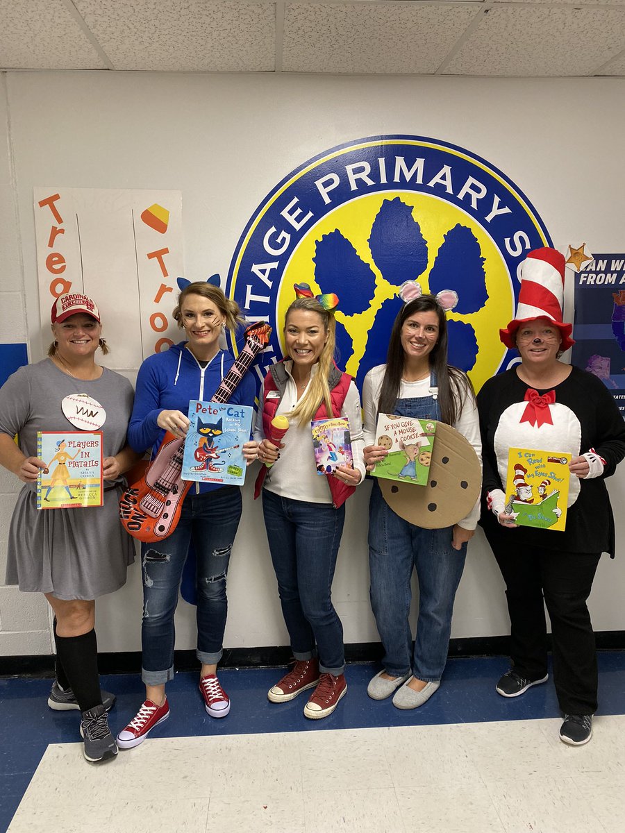 Halloween is happening at @HPCubs 🎃 #Jojosiwa #petethecat #catinthehat #ifyougiveamouseacookie #playersinpigtails #awesomeofficestaff @WSDinfo
