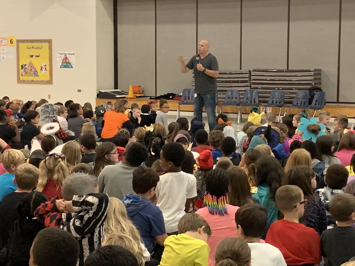 RESpanthers's tweet photo. A special thank you to Keith Deltano for coming to speak to our students about anti bullying! What a fun and entertaining  program! #workhardplayhard  #nomorebullying @SpotsySchools https://t.co/19DN2F5xP5