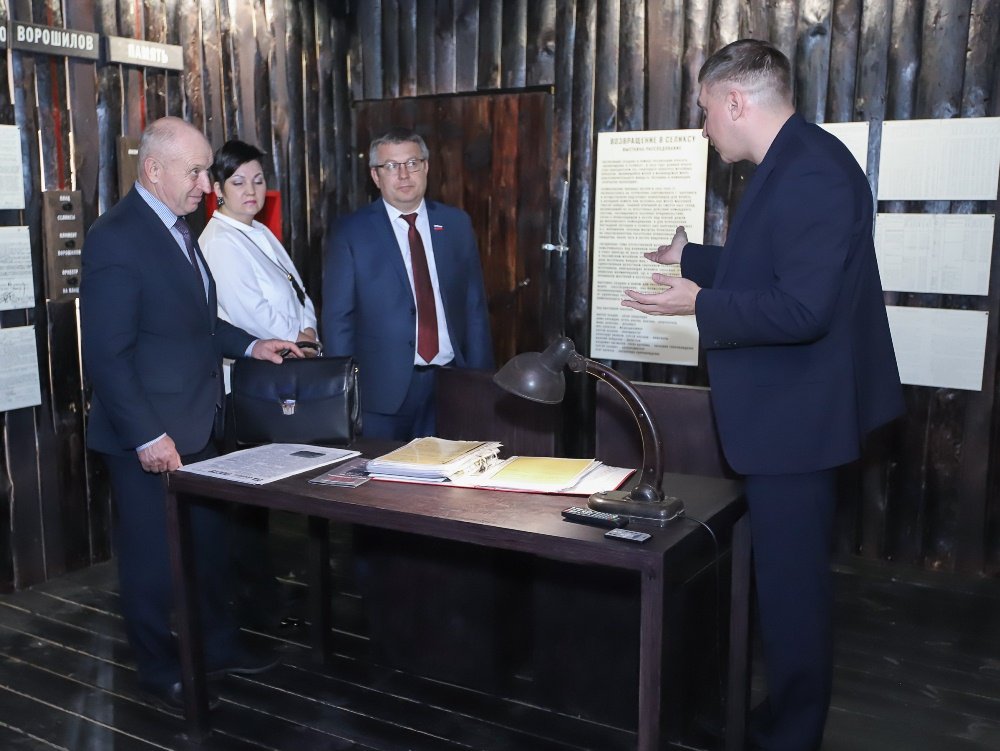 31 октября Музейно-выставочный центр г. Заречного посетил депутат Государственной Думы РФ И.И. Фирюлин. Искренне благодарим Ивана Ивановича за внимательность и высокую оценку нашей работы!