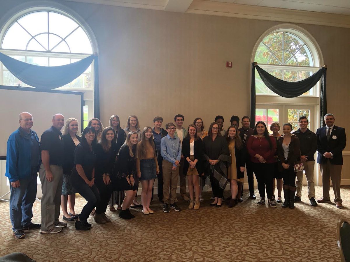 interact_mahs's tweet photo. We are very proud of Officers Catherine Sawyers, Hailey Martin, Jessica Sawyers, and Matheson Williams for getting pinned on Tuesday at Rotary! @MACSchools #MACSawesome https://t.co/QlCryaniTP