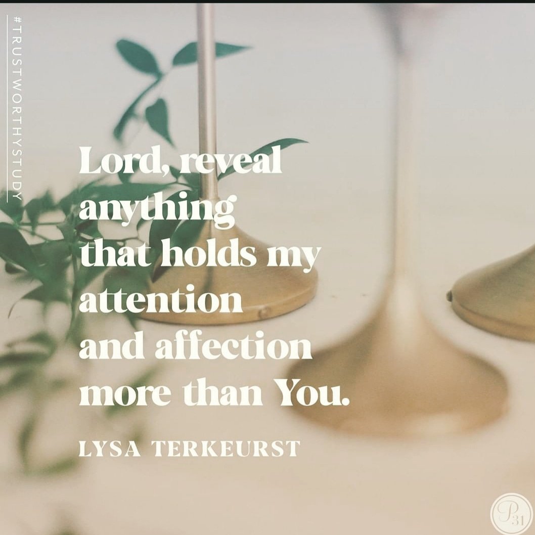 sellars_mandi's tweet photo. It's very easy to get caught up in our phones and all the conveniences they bring to our lives. But we must not spend more time in them than we do with God...
Take a break from your phone and take a walk and bask in God's goodness to you. https://t.co/rdddRUuDvP