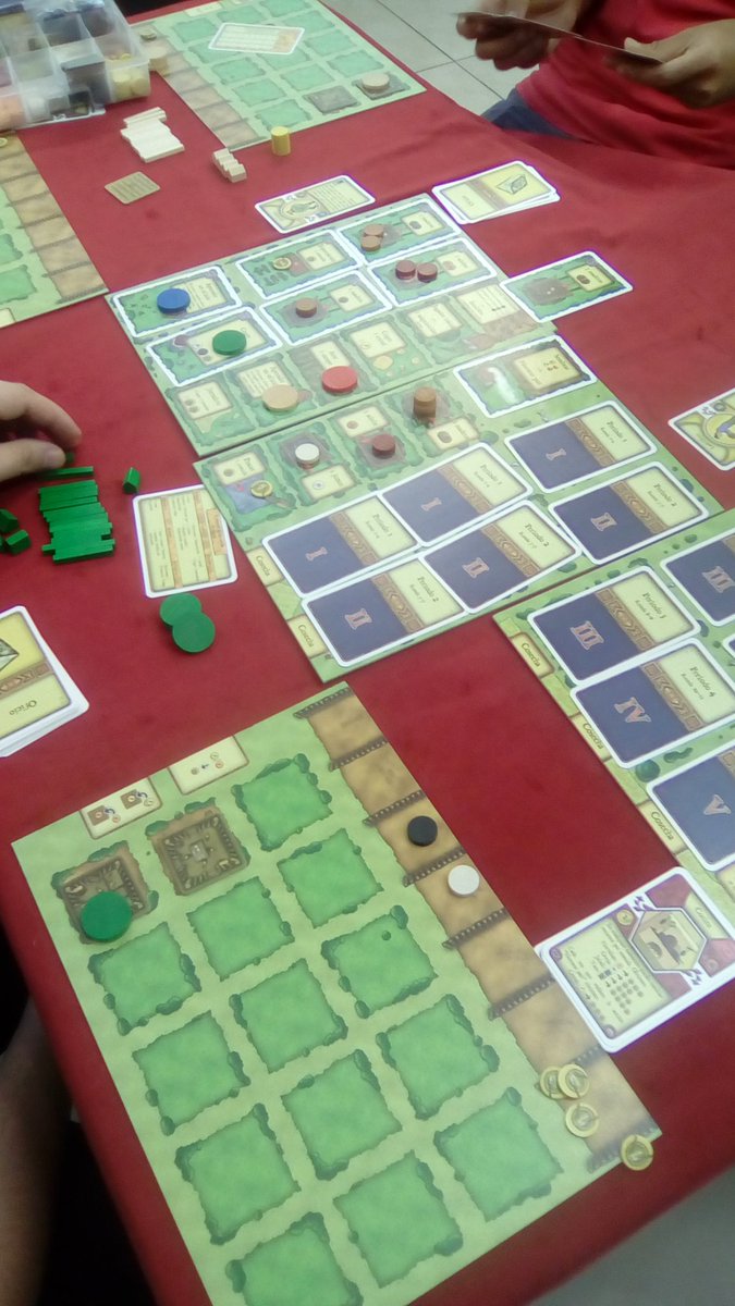 MARIANOSUIZ's tweet photo. 4x4 Agrícola, Terraforming, Cruzaders y Shakespeare al mismo tiempo. Pude volver a jugar y estuvimos a full. Hermosa tarde. Todo en la previa del #8ENJM en #villamaría #juegosdemesa #boardgames #bggplay https://t.co/dvhIgvKJhr