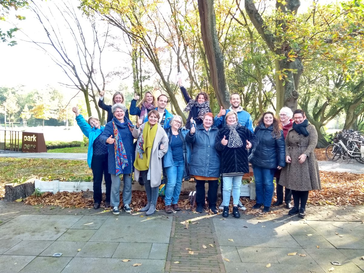 Waardevolle training vanuit <a href="/HaagsOntmoeten/">Haags Ontmoeten</a> over #mantelzorg. Hoe gaan we samen in gesprek en zorgen we voor elkaar. Dank aan <a href="/Liane_Wolfert/">Bureau LWPC</a> en Sandra van #mantelkring en # openjehart. #Parkoers, wat verzorgen jullie ons goed!