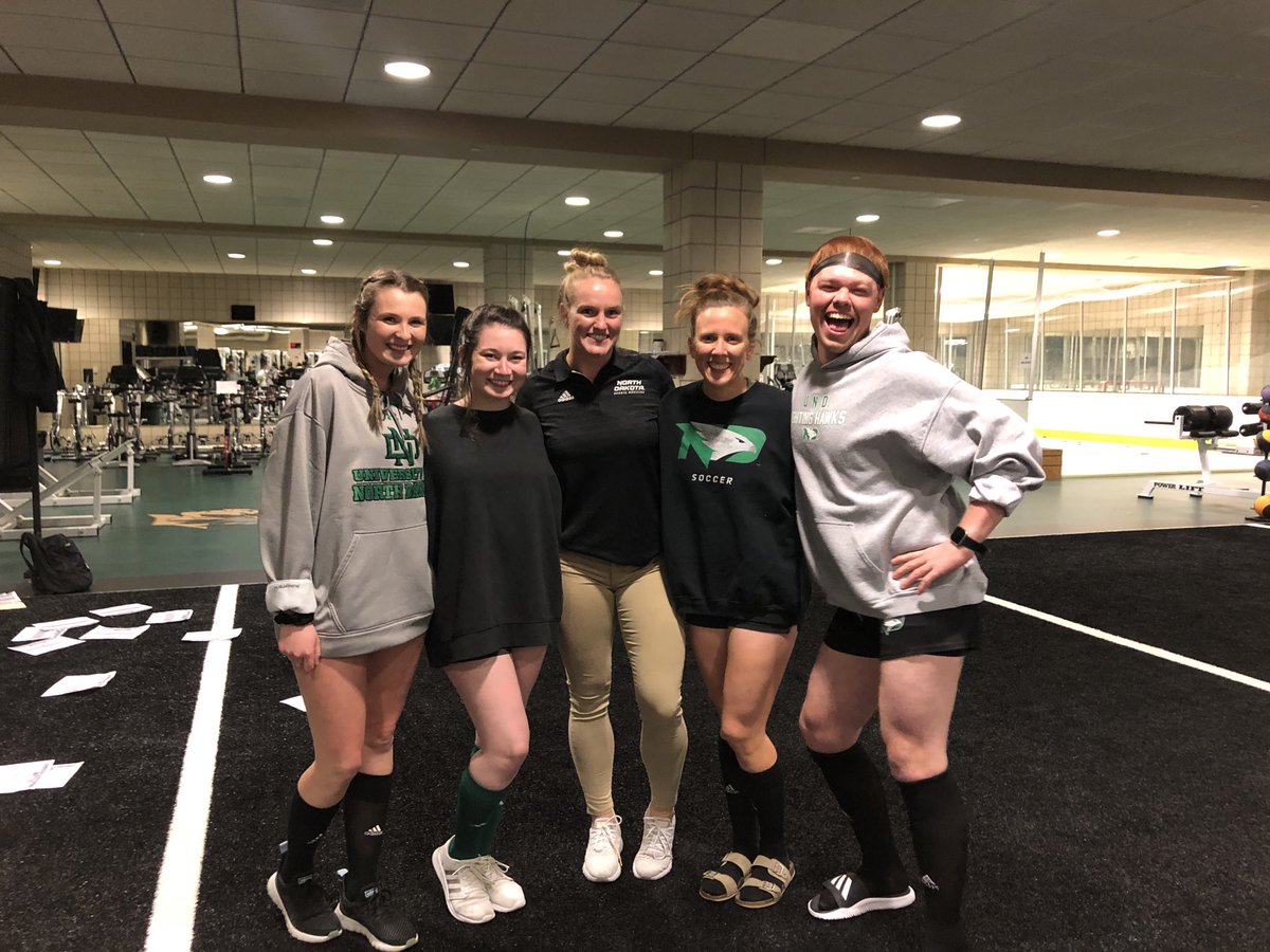 UNDSportsMed's tweet image. When you spend so much time with ⁦@UNDsoccer⁩ that you start looking like them #hawksarefighting #HappyHalloween #XXLcrews #teas