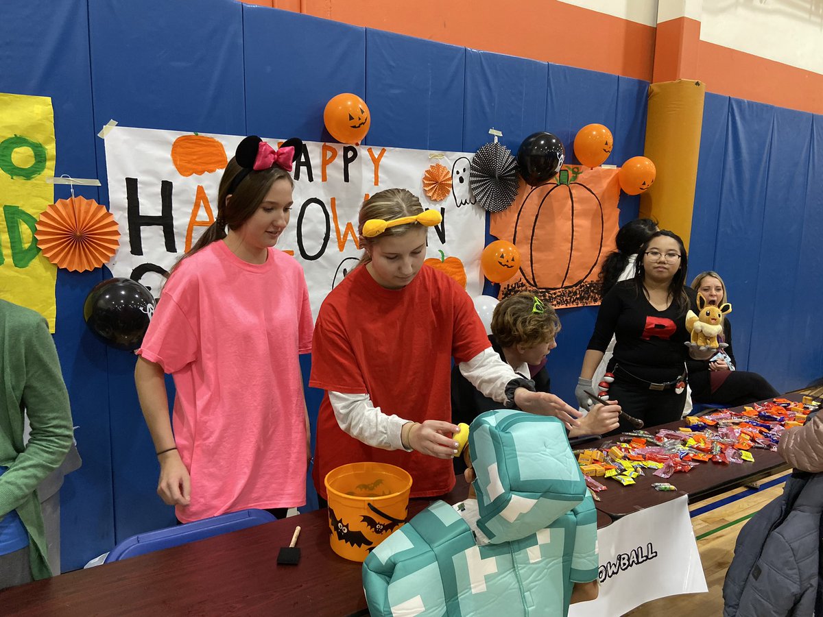 HEHSinteract's tweet image. Happy Halloween from some of your Interacters ! We had fun helping out in the Community Halloween event hosted in HEHS ! #GoHawks