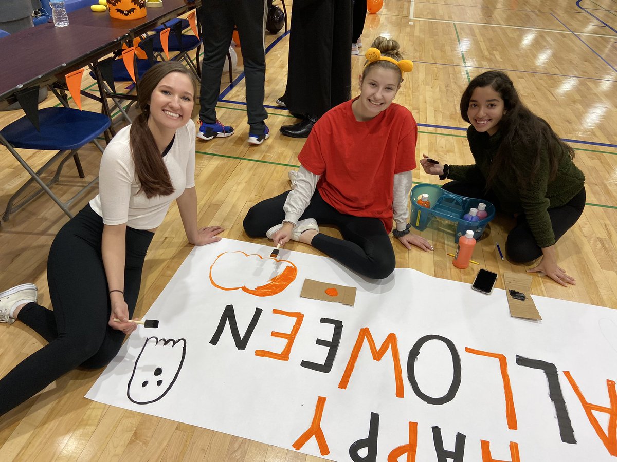 HEHSinteract's tweet image. Happy Halloween from some of your Interacters ! We had fun helping out in the Community Halloween event hosted in HEHS ! #GoHawks