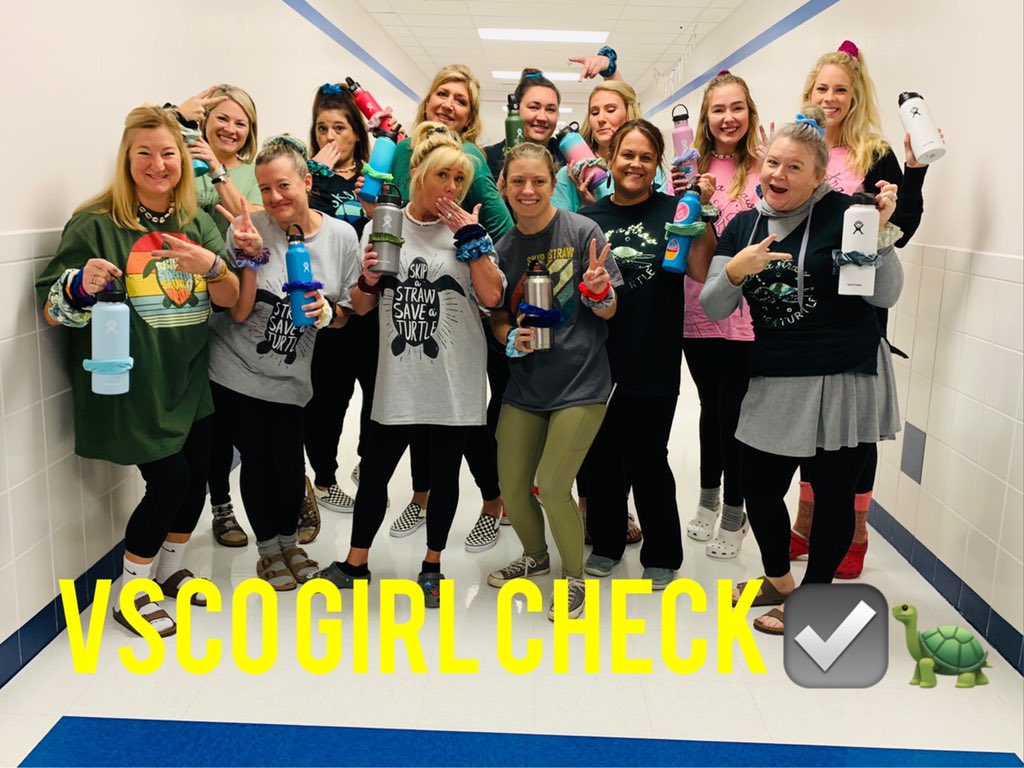 CircusCooper's tweet photo. 6th grade VSCO girls #6thgraderocks#sksksk https://t.co/UfcQEAqWqs