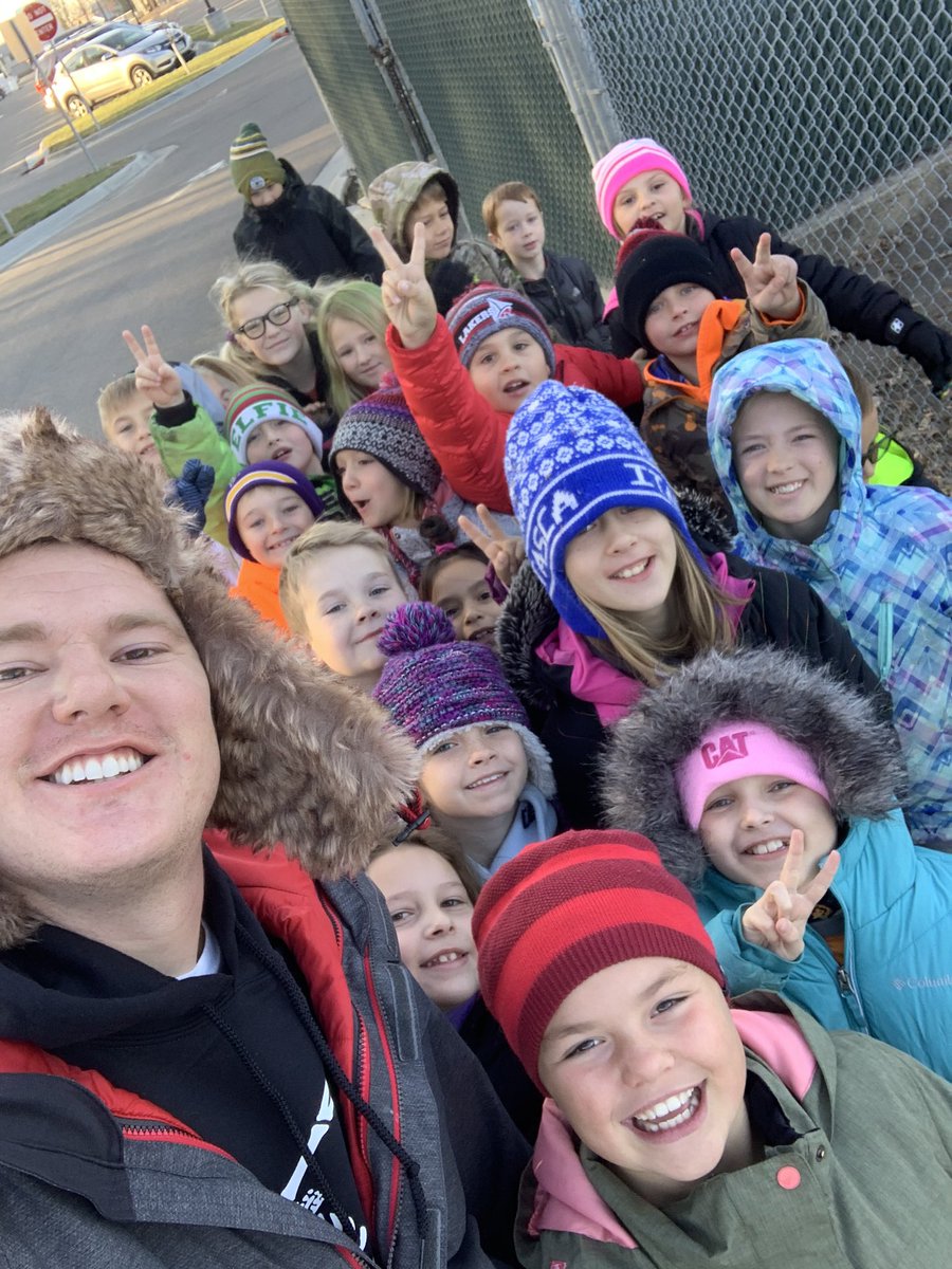 _FletcherNelson's tweet photo. We’re off to the Becker County Museum to learn about electricity with @Bahr4th! #dlschool https://t.co/bCCXwDeaRb