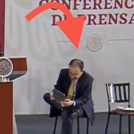 davosv2004's tweet photo. Como cuando tu EXPOSICIÓN está tan CHORERA que ya ni tus COMPAÑEROS de EQUIPO te PELAN...
ESO sí el MAISTRO bien ATENTO
@amarilloalarcon
@alzagareporter
#OvidioGuzman
@JoseVictor_Rdz
@jaj_formula
#OvidioGuzman
#OperativoFallido https://t.co/EJr3eU3pac