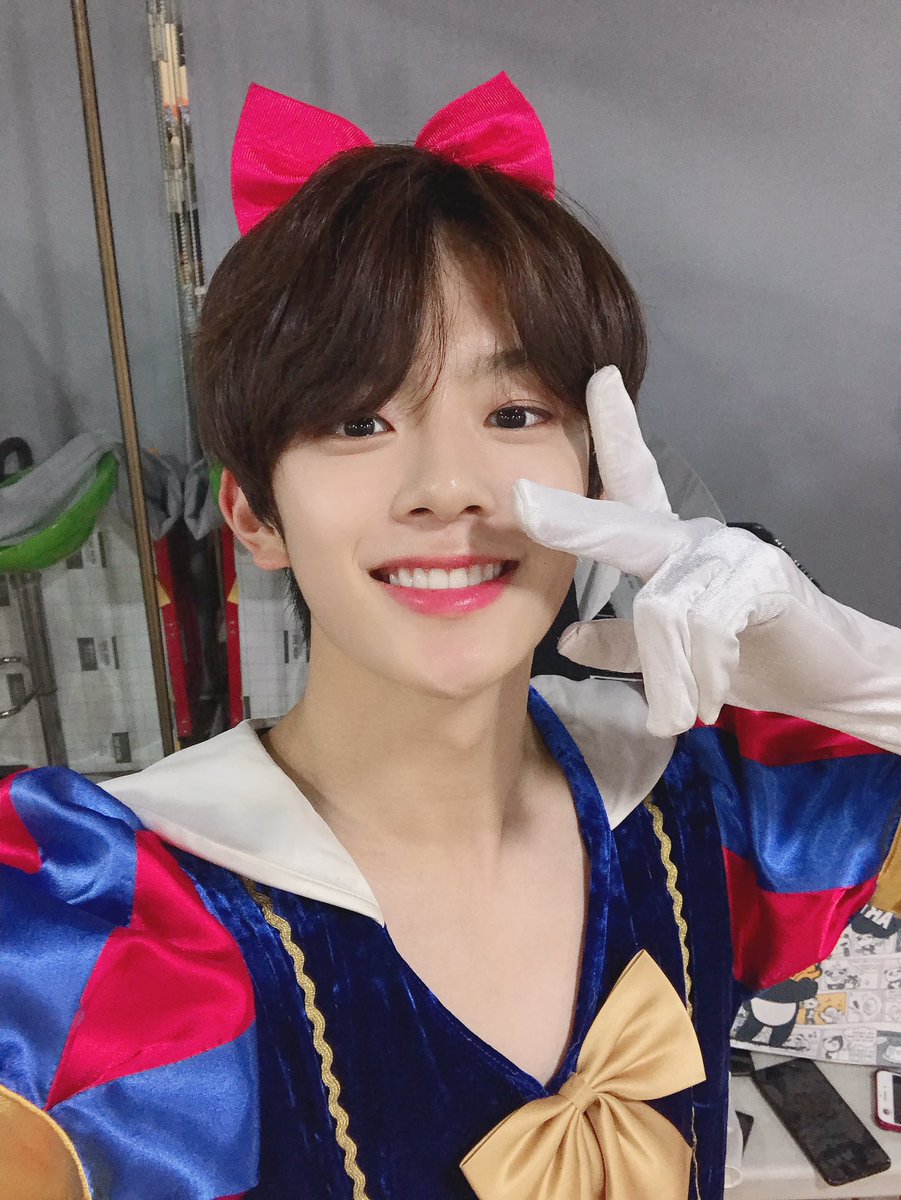 by_verivery's tweet photo. [#강민]
베러~
오늘 즐거운 할로윈 됐으면 좋겠어요 ㅎㅎ
10시 31분에 올리려고 했는데 아... 잠들어버렸어요 ㅠㅠ
#베리베리 #VERIVERY #베러 #공주 #강민💙 https://t.co/GRYm8VErN2
