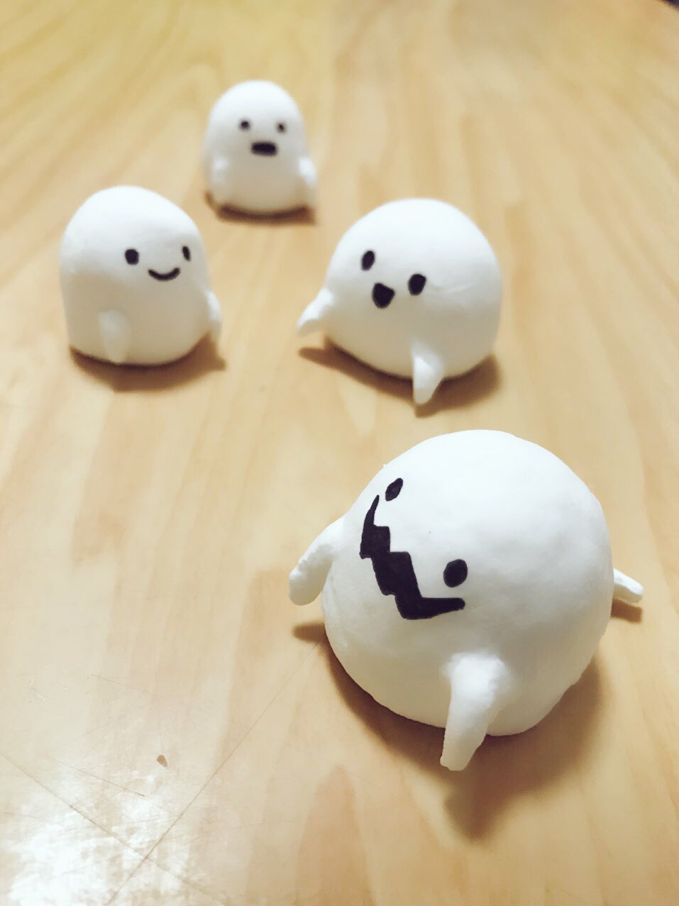 昴 仕方ないので紙粘土で作った可愛いおばけちゃん載せておくね T Co Subjrupcvh Twitter