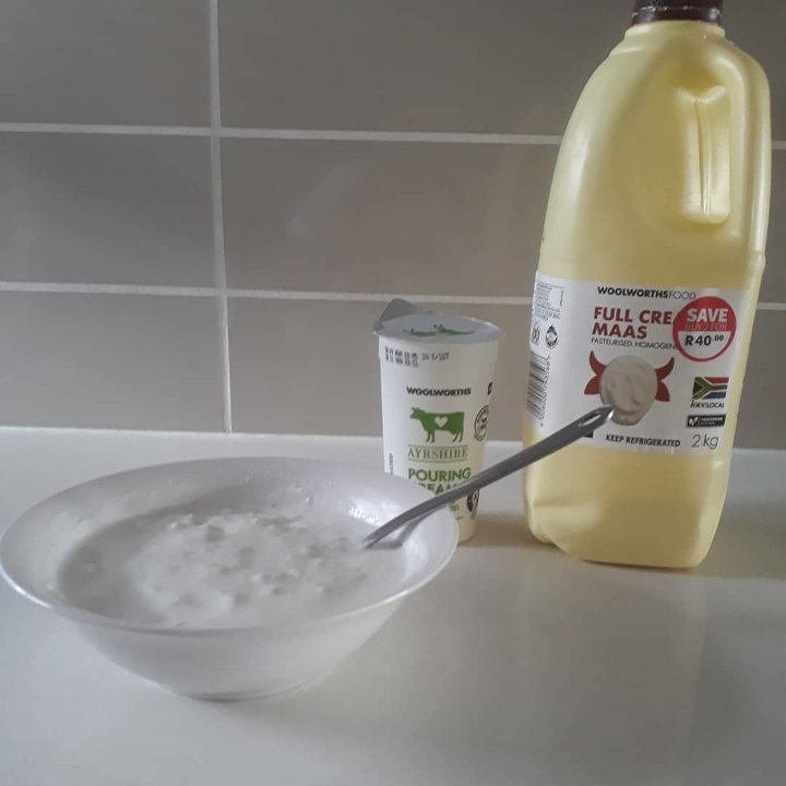 Crushed fluffy mielie, thick sour cow milk &amp; la creamè.