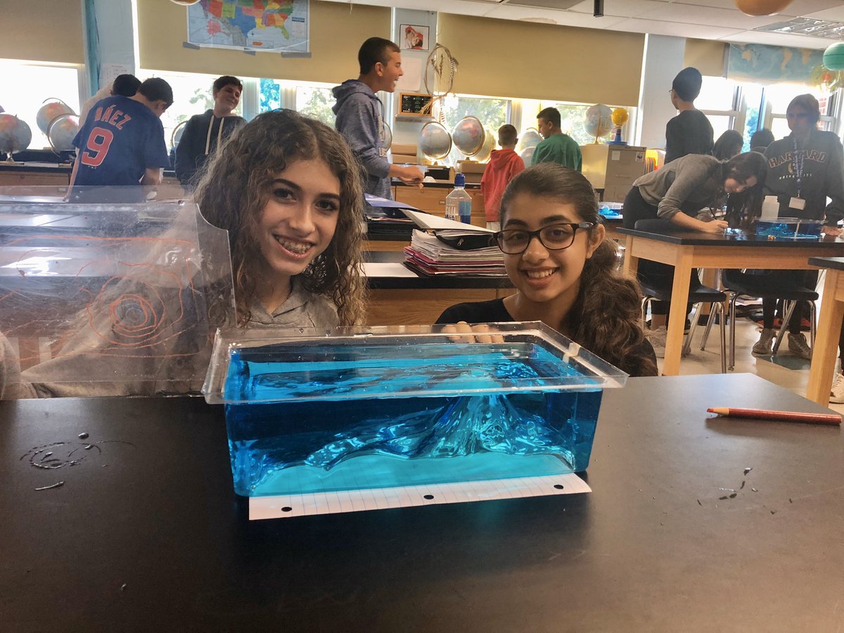 jsheehan927's tweet photo. Ms. S’ 8th grade Earth Science students enjoying their Contour Map Lab. #RoslynSchools @cjohanson45 @m_goldspiel @DaveLaz1 @RoslynMS https://t.co/cCHnbXDYZc