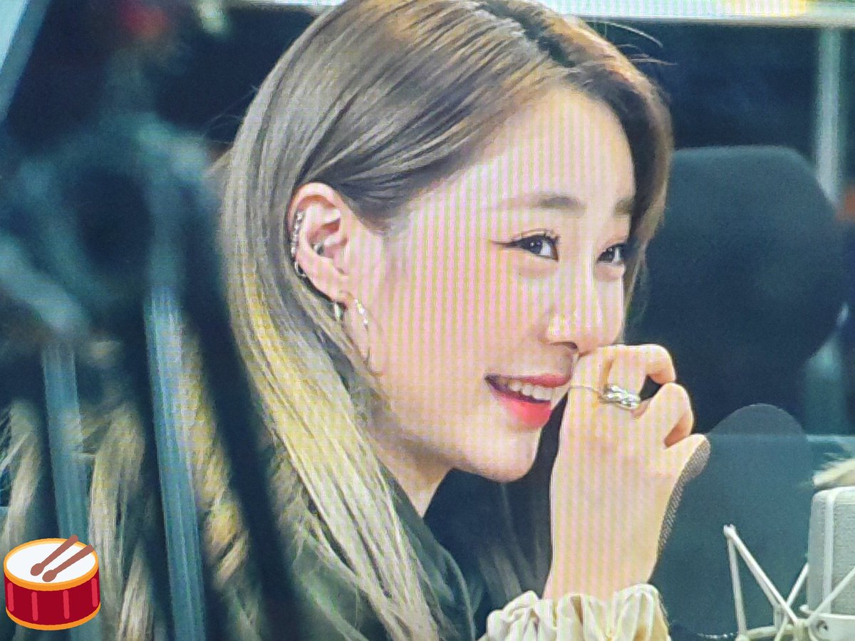 191031 프리뷰

분위기 다 씹어먹는 연정언니😭😭😭
#우주소녀 #연정 #WJSN #YEONJUNG <a href="/WJSN_Cosmic/">우주소녀</a>
