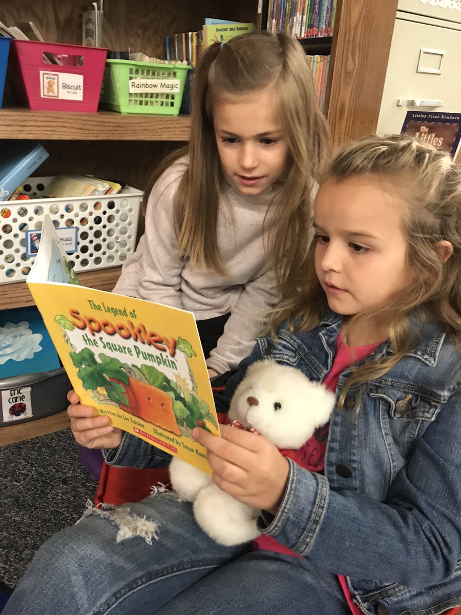 rmostdiek's tweet image. Enjoying reading some Halloween stories with a buddy!  #spookley #readybuddies