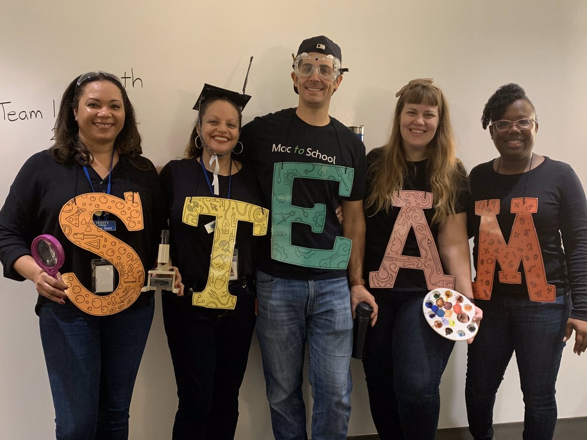 MakeSomeArt's tweet image. Team STEAM at Trinity Halloween! #TrinityLearns 🎃