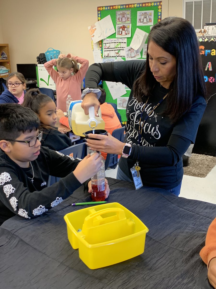 MrsHeronimus's tweet photo. Learning about different forms of matter and creating carbon dioxide today and making #lampmonsters in Mrs.Moyaโs 4th grade class this is #HallowSTEAM @NISDHoffmann https://t.co/oyNhVErcRL