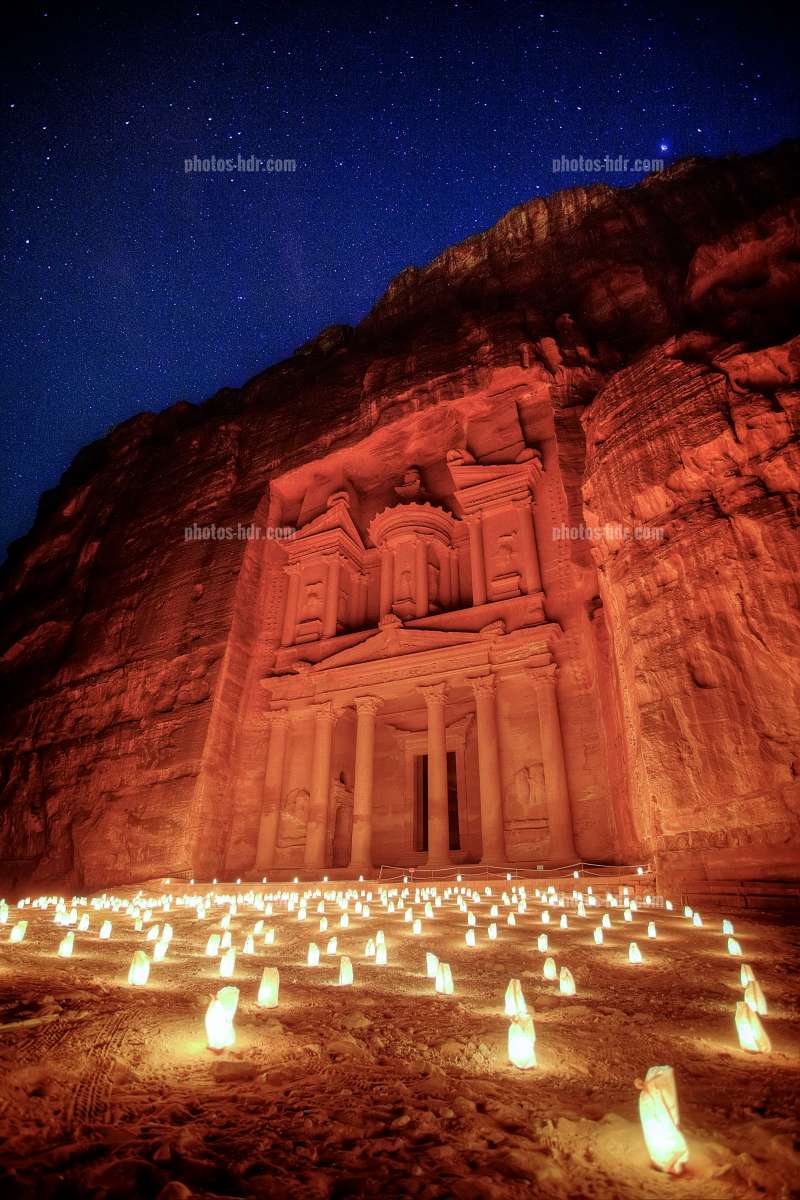 Le trésor de Petra en Jordanie. A la lumière des lampions cela reste un souvenir inoubliable d'émotions. Petra's treasure in Jordan.
Pic:<a href="/scangsx/">Jean-Jacques Giordan</a>
#jordan #petra #photography #jeudiphoto #tourisme #jordanie #tresor #monument #photographie #ciel #nuit