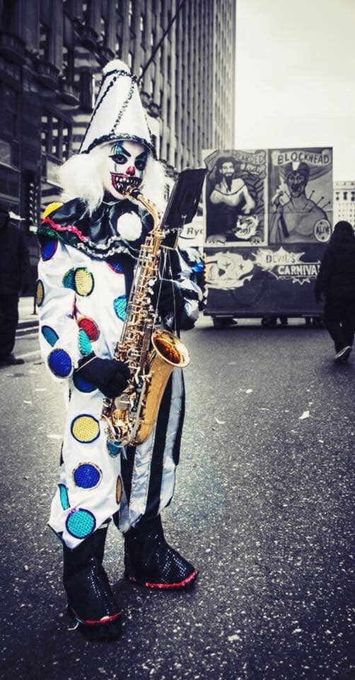 DuffyStringBand's tweet photo. Wishing everyone a spook-tacular Halloween! ππ» #Halloween #HappyHalloween #ifyouvegotithauntit #trickortreat #mummers #nyd2016 https://t.co/wAKvbIURaw