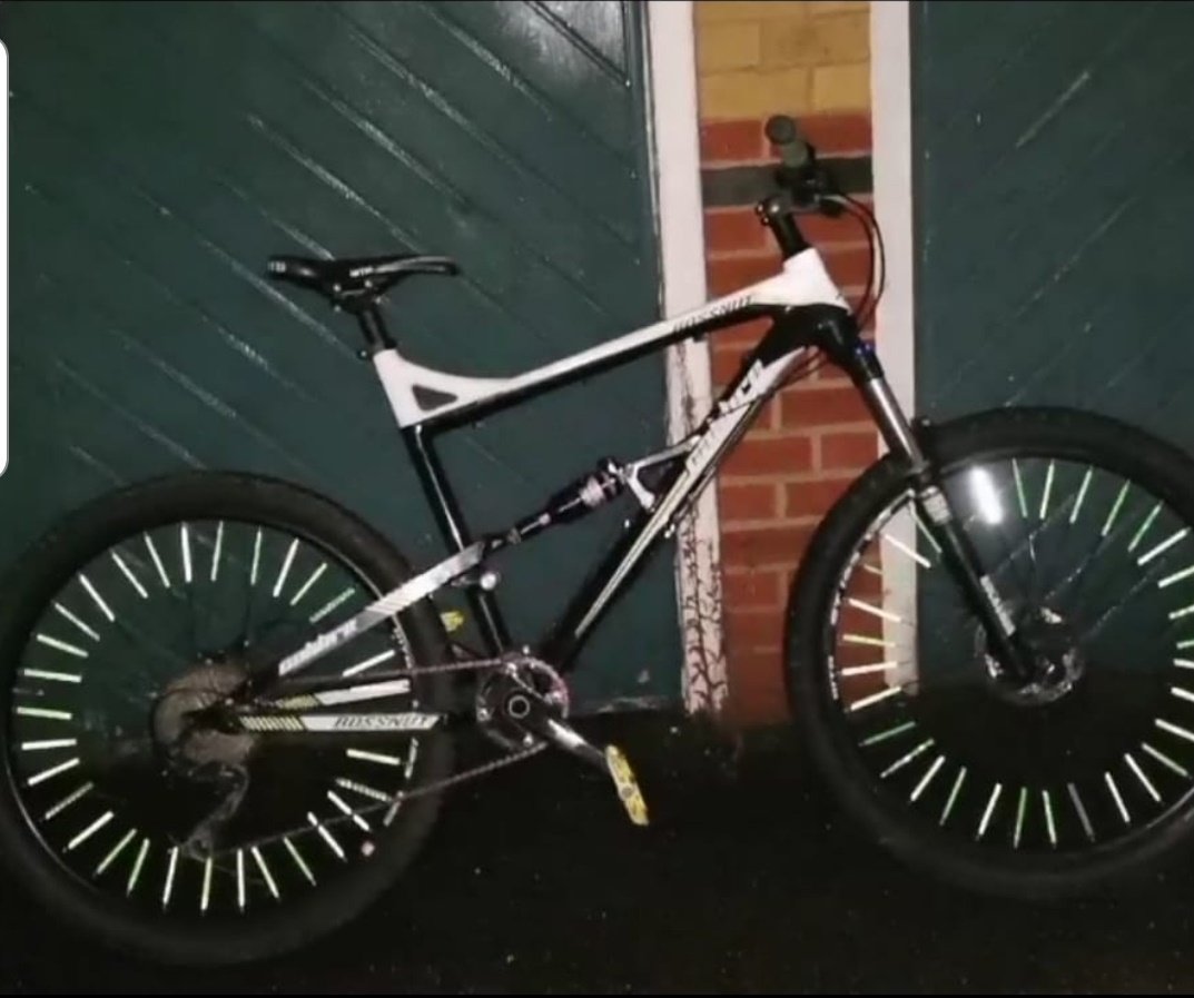 Can you help us to locate this distinctive bike which was stolen from Warners End Road, #HemelHempstead, on Monday 28 October?
socsi.in/nFkPF
#HemelEastPolice