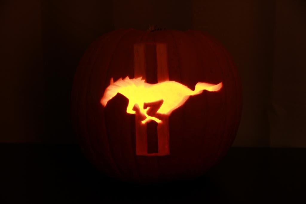 AboutMustangs's tweet photo. It’s a Mustang Halloween! #FordMustang #HappyHalloween https://t.co/OtwEZwlZ6Q