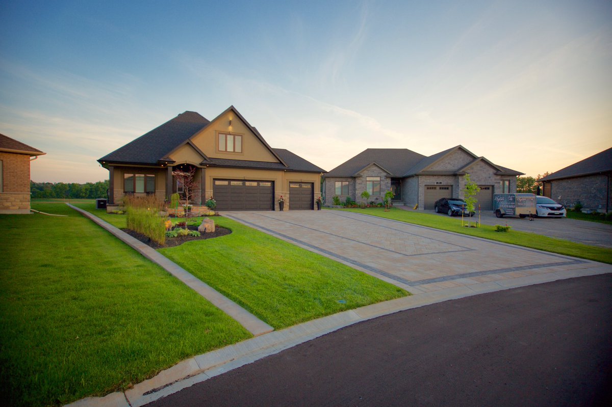 ConstructionZen's tweet image. ✨We make your home landscape look good in any lighting. 
yourzenspace.ca

#LandscapeDesign #Landscape #Zenspace #HomeInspo #HamiltonHomes #Landscaper