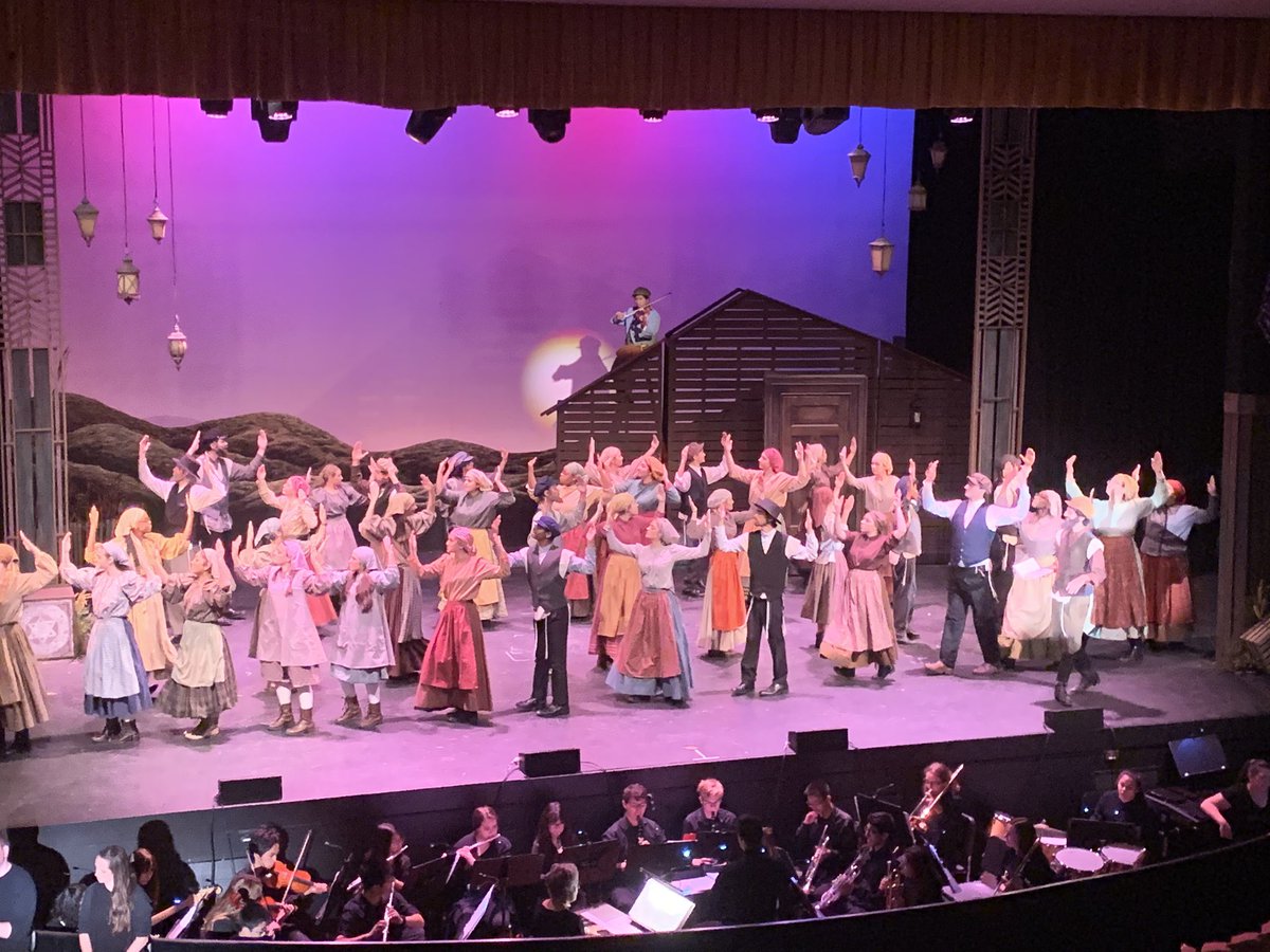 HinsdaleSouthHS's tweet image. Today is musical preview today and let us just say...THIS SHOW IS AMAZING. Congrats students and Mr. Yuska! We are looking forward to all four shows this weekend. #SouthPride
