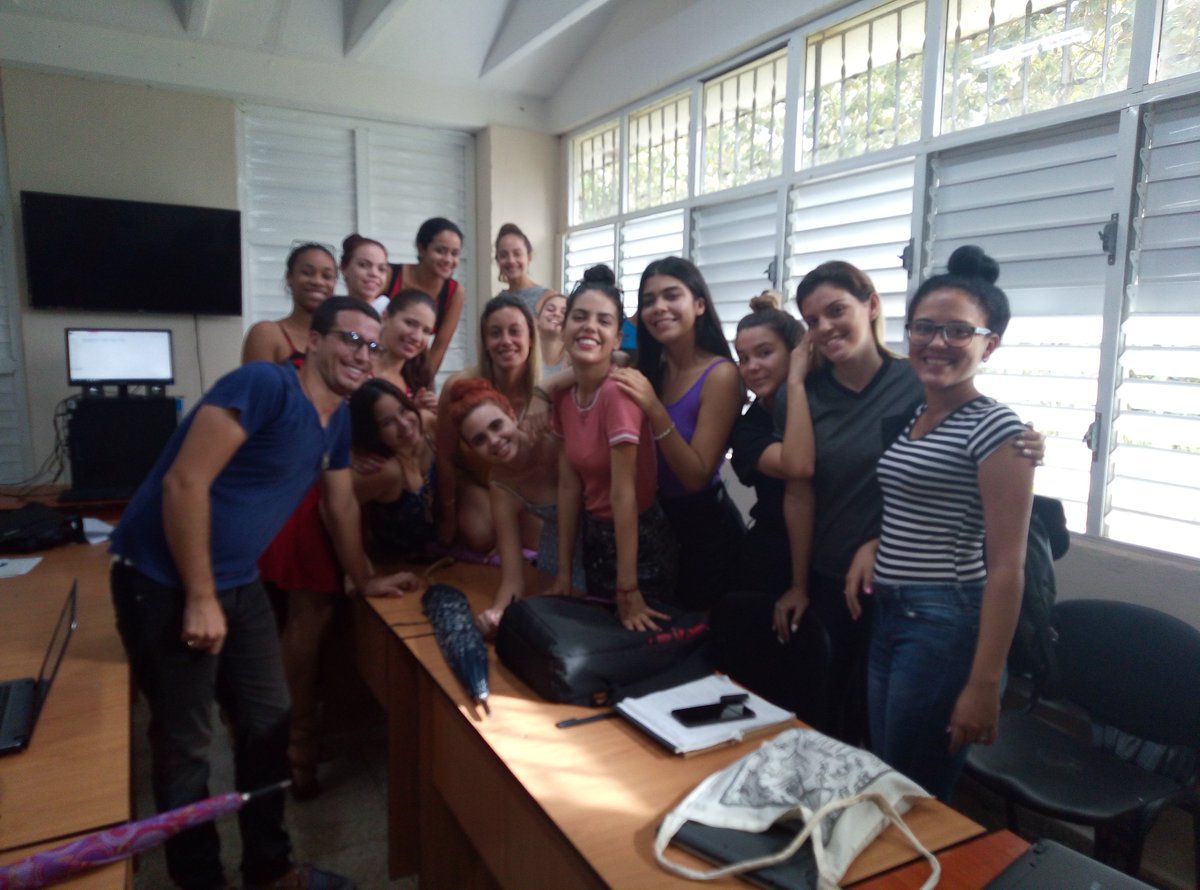 GiovanyPenate's tweet photo. #Hoy con mis estudiantes de Comunicación Social de #UCLVnuestra conversamos de redes sociales y al final siguiendo las tendencias #FotoPalFace @UCLVCU @HumanidadesUCLV #PensarConTodos https://t.co/pUWN4wY0OR