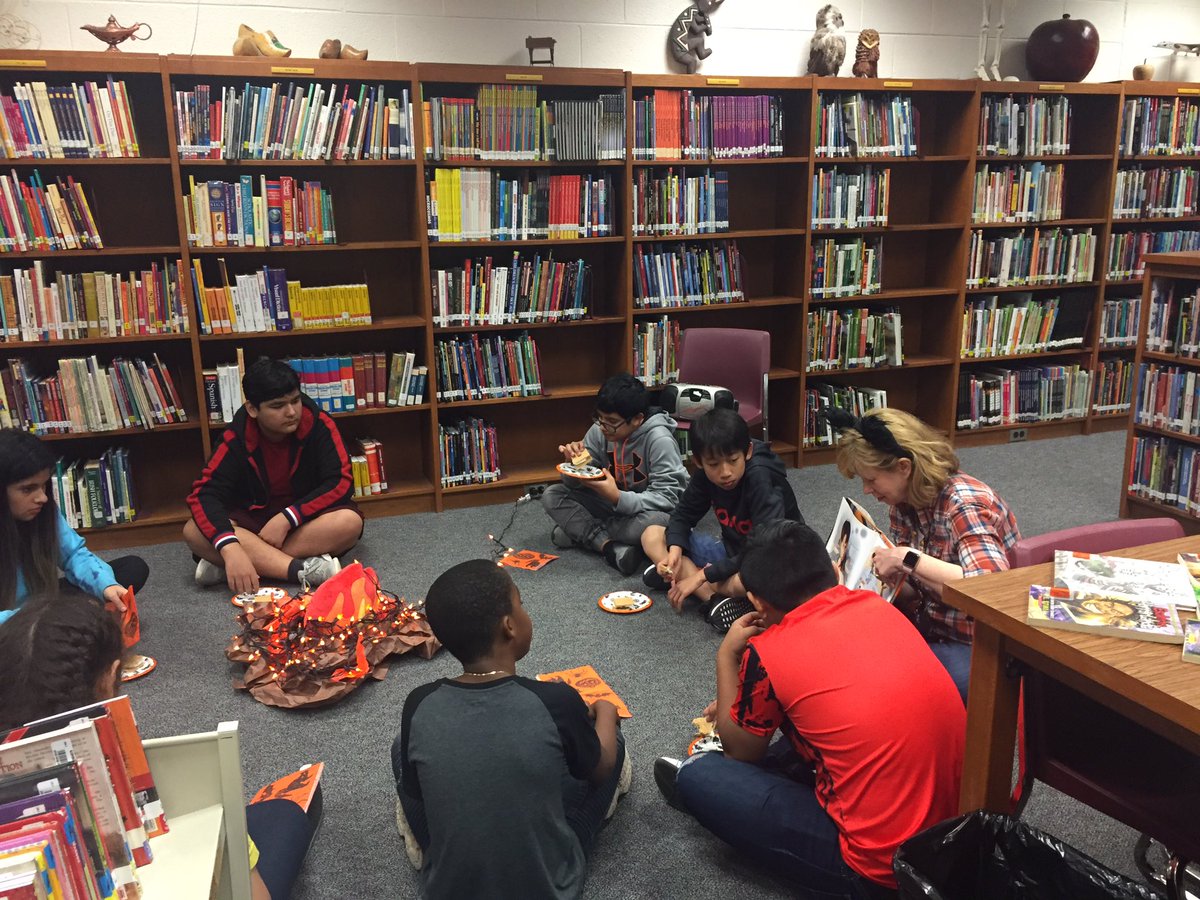 Stories and S’mores time! Encouraging reading with a sense of humor and a fall favorite treat! <a href="/LCPSFarmwell/">Farmwell Station MS</a> @LCPS_IF_DOI @ELFsmsHanna @LoyaSherryl