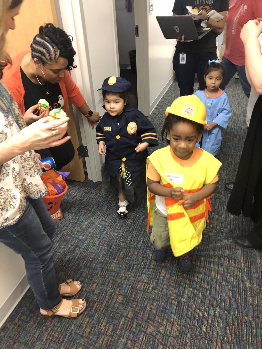 TylerB_Prek's tweet photo. Delivering special treats to a special office staff!! @BryanRoadES https://t.co/era1FELiBR