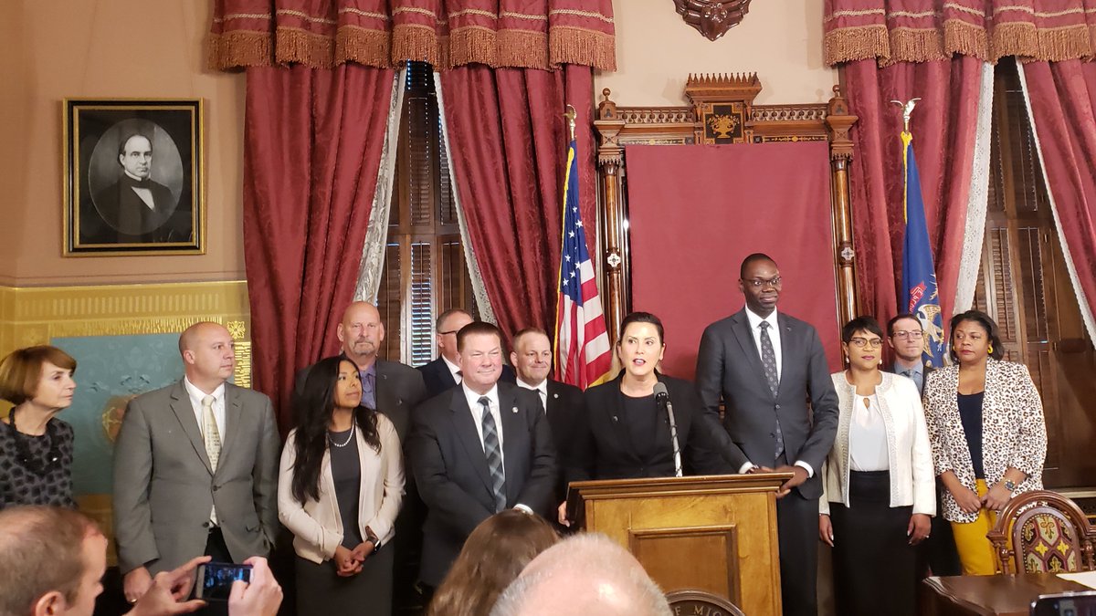 Big news! Bipartisan #RaisetheAgeMI legislation is being signed by <a href="/GovWhitmer/">Governor Gretchen Whitmer</a>. This is a huge victory for MI's youth; it will mean better outcomes, improved protections &amp; potential for young people, their families &amp; communities.