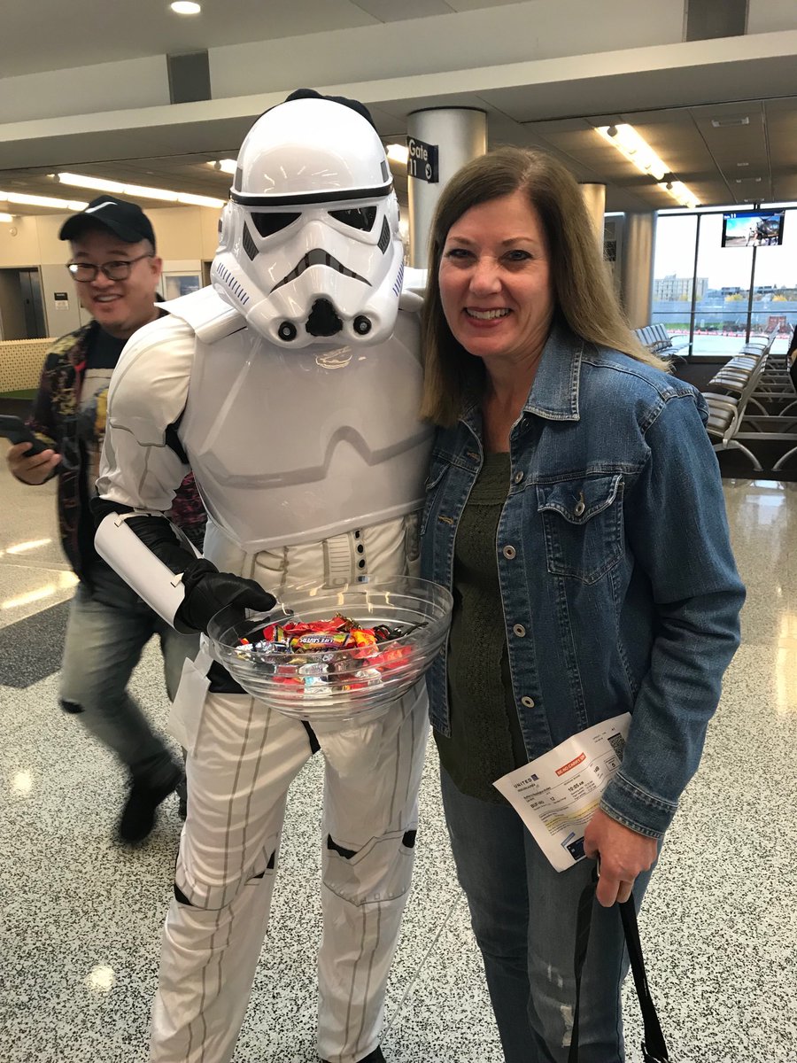 JSebas0419's tweet photo. ⁦@weareunited⁩ ⁦@BrianFKennedy⁩ ⁦@jacquikey⁩ #winningthelines Happy Halloween from BUF https://t.co/rUI8LLMqLW