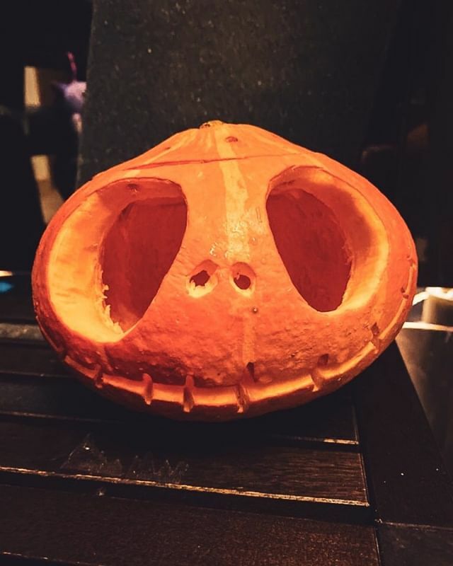 Happy Halloween to our Gahyao Fam! Hope you’re having a treat-filled night👻 🎃 
Carving by @jennychanpelayo
.
.
.
.
.
#gahyao #加油 #addoil #halloween #pumpkincarving #keeppushingforward #wethedreamers #asianapparel #skateboarding #asianstreetstyle #tsh… ift.tt/2pkAxbs